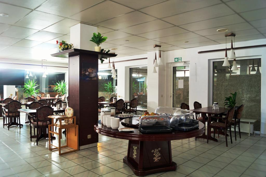 Hotel Rahlstedter Hof Hamburg Exterior photo