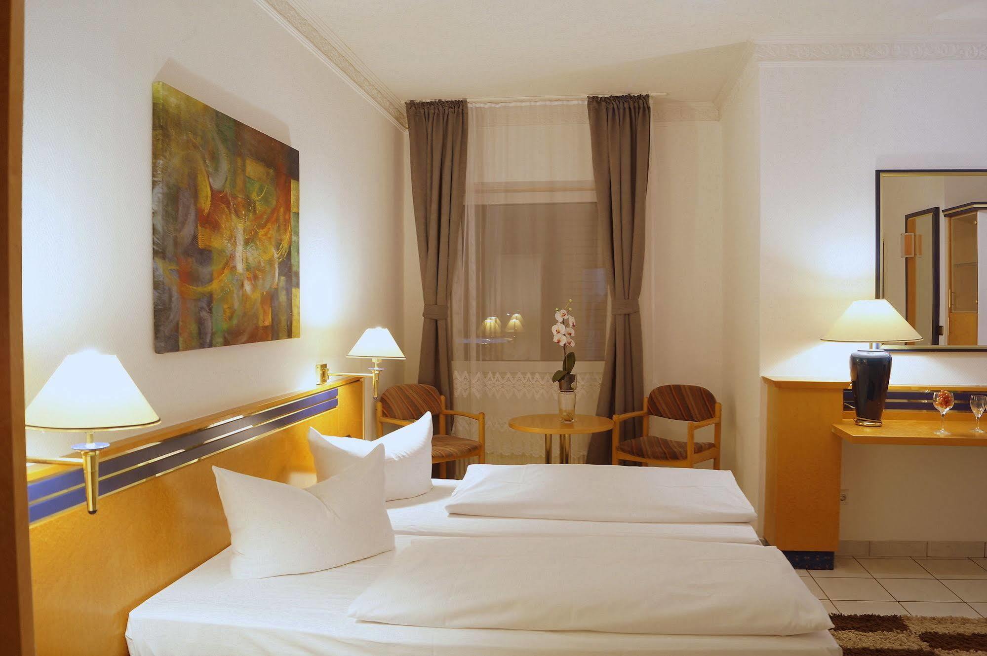 Hotel Rahlstedter Hof Hamburg Exterior photo