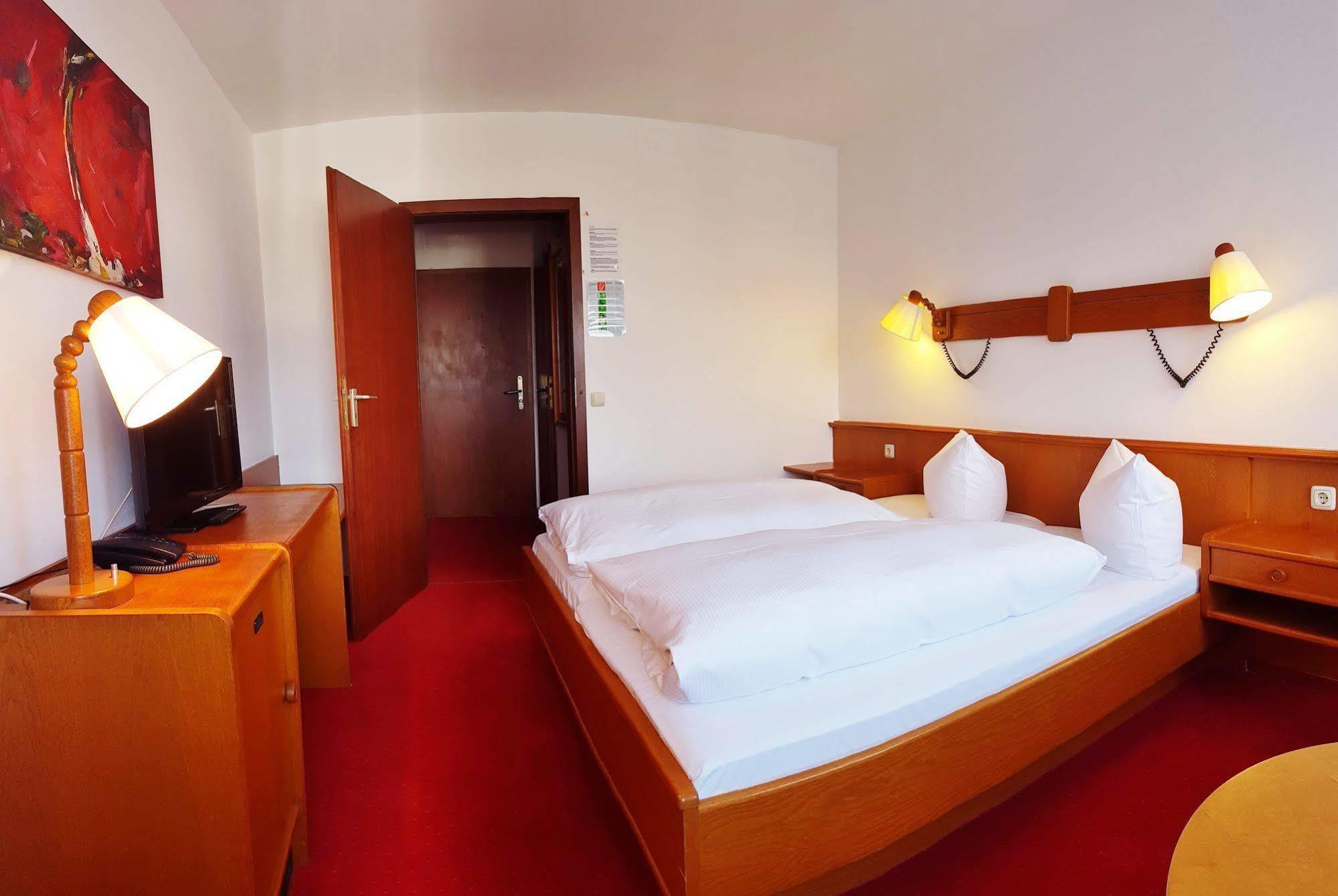 Hotel Rahlstedter Hof Hamburg Exterior photo