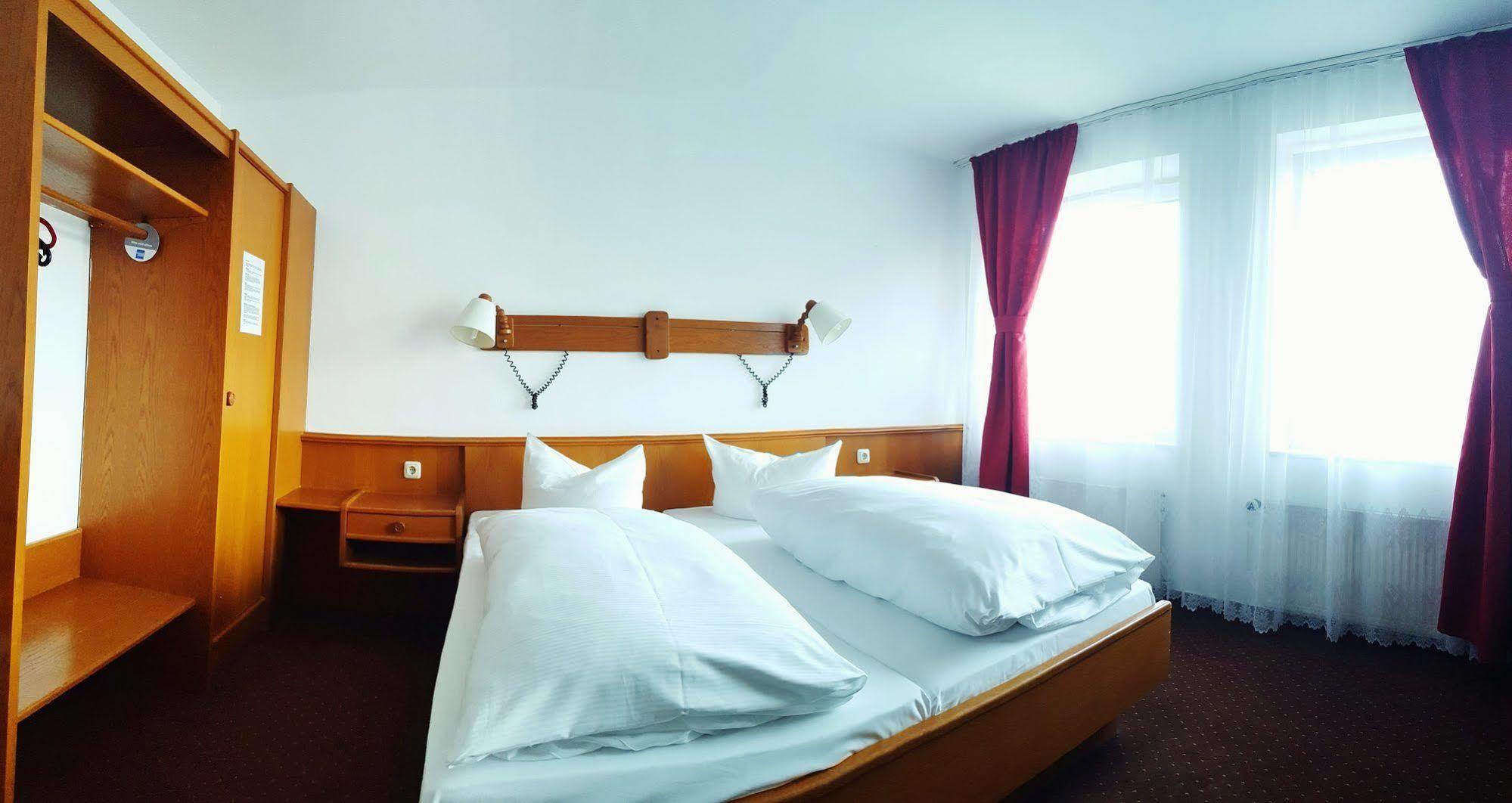 Hotel Rahlstedter Hof Hamburg Exterior photo